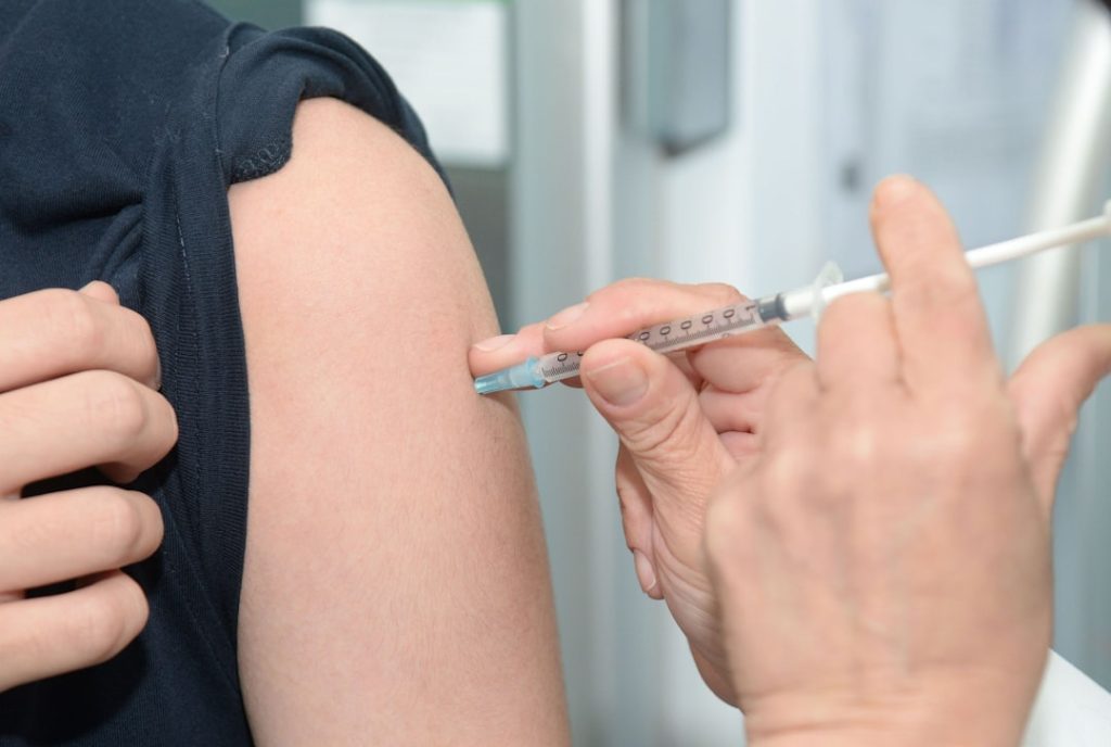 Photo Insulin Pumps vs Injections